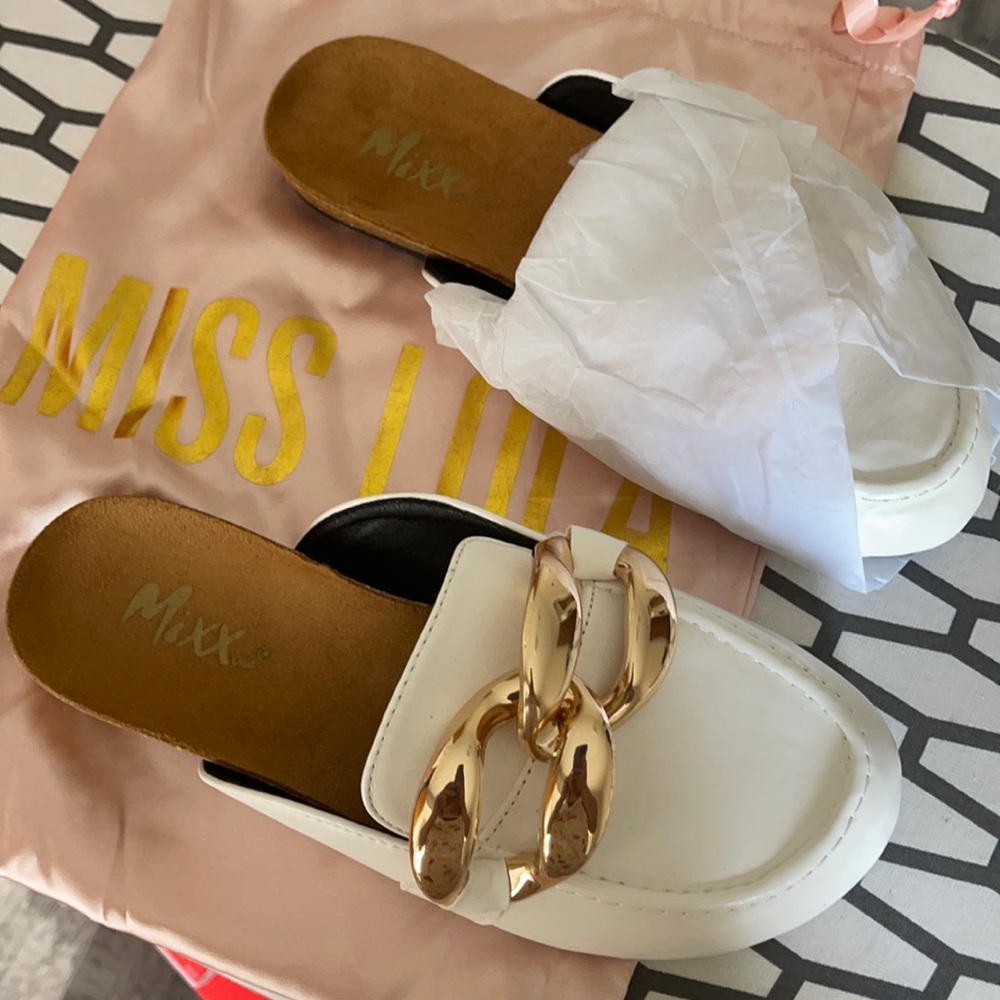 brand new never worn i ordered the wrong size.